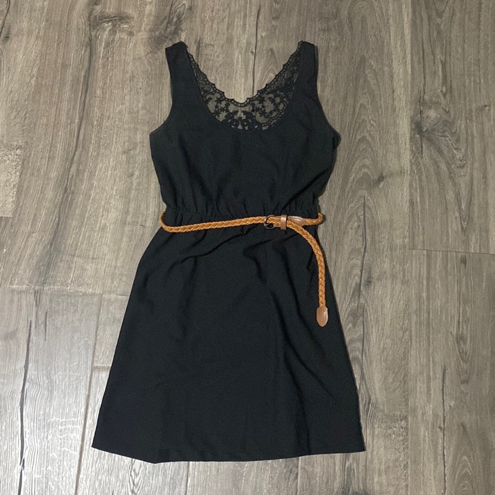 Black dress w/brown belt & black lace sheer back 🖤